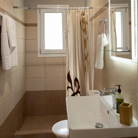 Tselepis At Willa Lakíthra