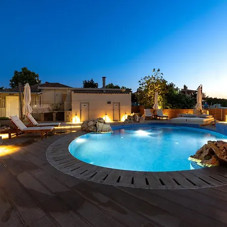 Willa Tselepis At Lakíthra