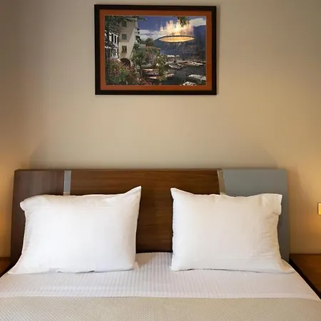 Willa Tselepis At Lakíthra